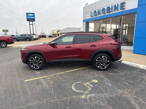 Used 2025 Chevrolet Trax RS w/ Driver Confidence Package image 4