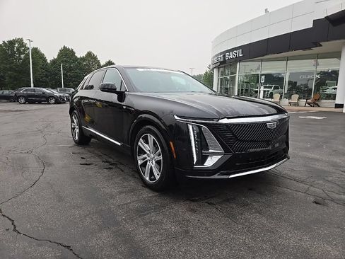 Certified 2024 Cadillac Lyriq Tech w/ Driver Assist Package AWD/4WD image 8