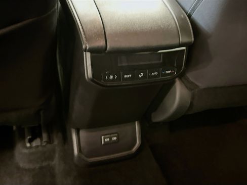 Used 2024 Toyota Highlander LE image 28