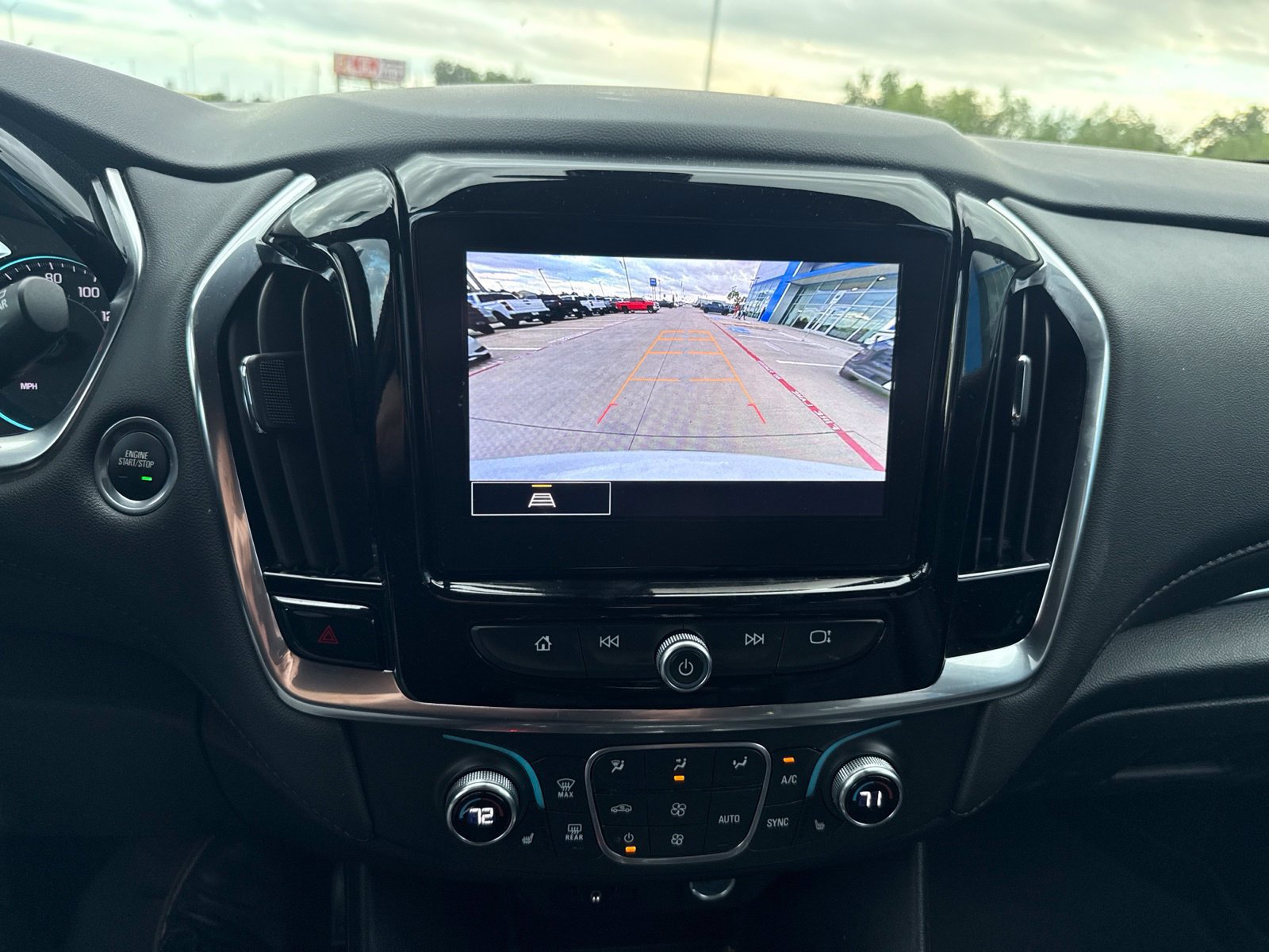 Used 2023 Chevrolet Traverse LT FWD image 14