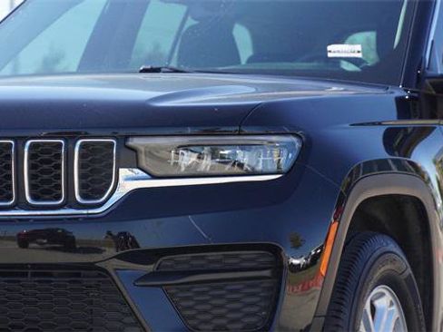 Certified 2023 Jeep Grand Cherokee Laredo w/ Luxury Tech Group I image 4