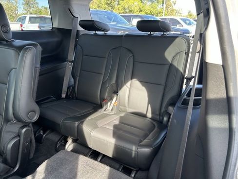 Used 2019 GMC Acadia SLT image 16