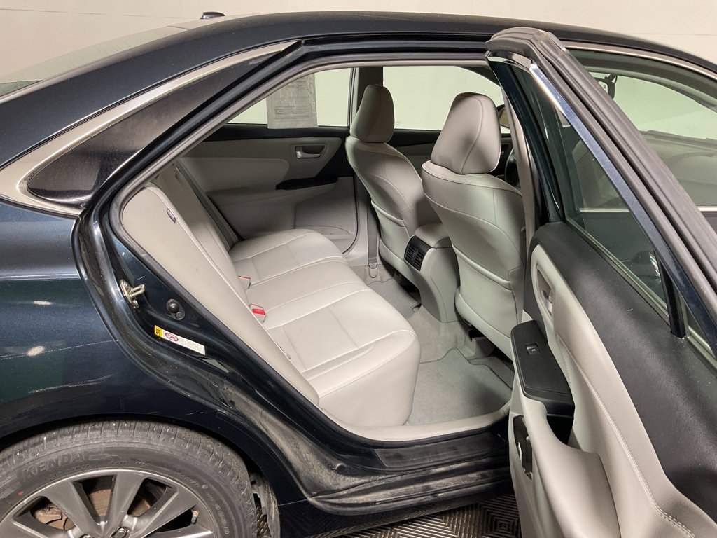 Used 2017 Toyota Camry XLE w/ Convenience Package FWD image 32