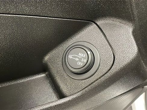 Used 2021 GMC Terrain SLE w/ Driver Convenience Package image 11