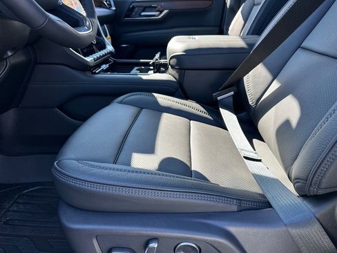 New 2026 GMC Yukon XL Denali w/ Sun & Power Step Package image 10