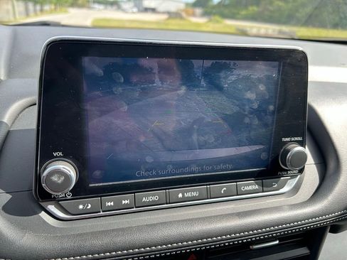 Used 2024 Nissan Rogue SV FWD image 25