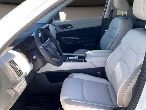 New 2026 Nissan Pathfinder SL image 7