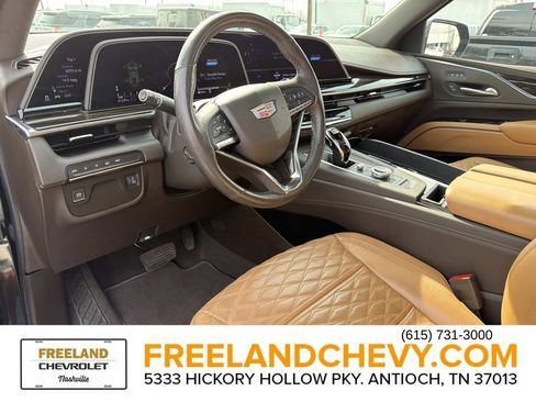 Used 2023 Cadillac Escalade Premium Luxury image 28