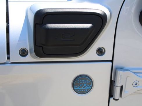 Used 2023 Jeep Wrangler Unlimited AWD/4WD image 9