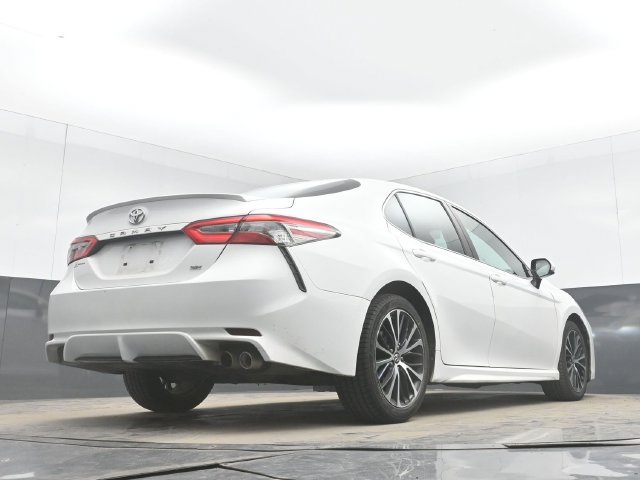 Used 2018 Toyota Camry SE FWD image 33