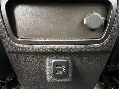 Used 2016 Chevrolet Traverse LT w/ Style and Technology Package FWD image 20