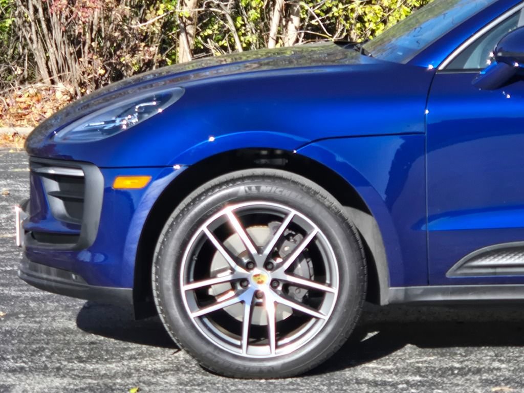 Certified 2024 Porsche Macan AWD/4WD image 11