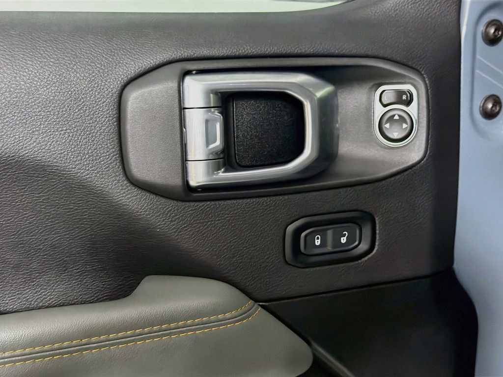 Used 2024 Jeep Gladiator Mojave AWD/4WD image 18