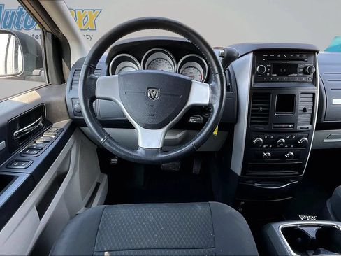 Used 2010 Dodge Grand Caravan Hero w/ Popular Equipment Group FWD image 8