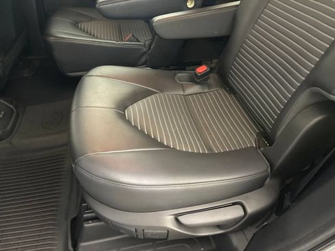 Used 2023 Toyota Highlander XSE FWD image 25