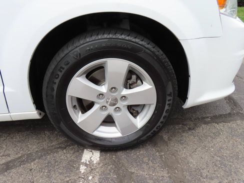 Used 2018 Dodge Grand Caravan SE FWD image 13