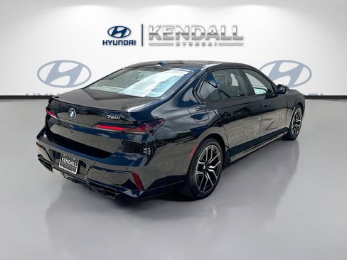 Used 2023 BMW 760i xDrive w/ Executive Package AWD/4WD image 6
