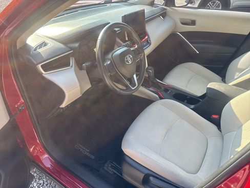 Used 2023 Toyota Corolla Cross LE FWD image 16