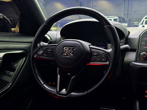Used 2017 Nissan GT-R Premium image 21