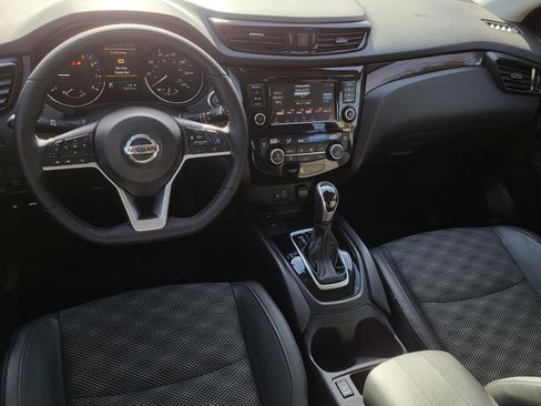 Certified 2022 Nissan Rogue Sport SV w/ Technology Package image 2