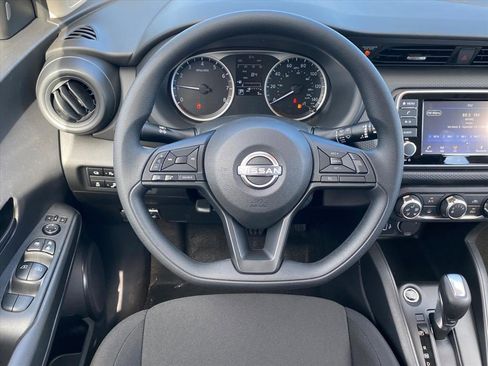 New 2025 Nissan Kicks S image 7