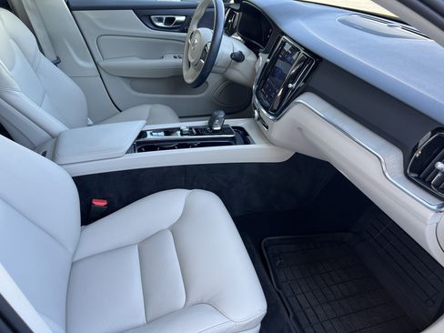 Used 2023 Volvo V60 B5 Cross Country Plus w/ Climate Package image 26