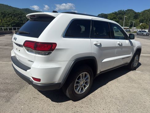 Used 2020 Jeep Grand Cherokee Laredo AWD/4WD image 5