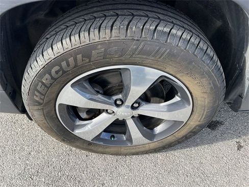 Used 2019 Jeep Cherokee Limited image 12