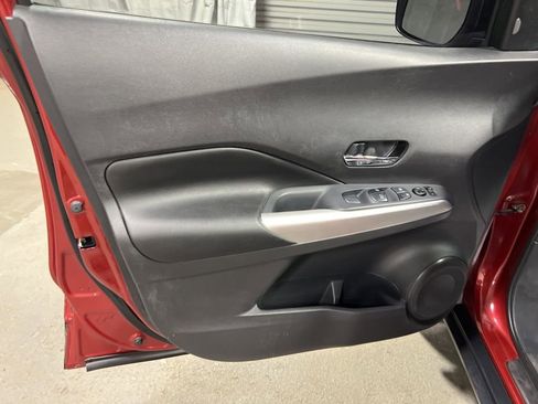 Used 2019 Nissan Kicks SR w/ SR Premium Package FWD image 19