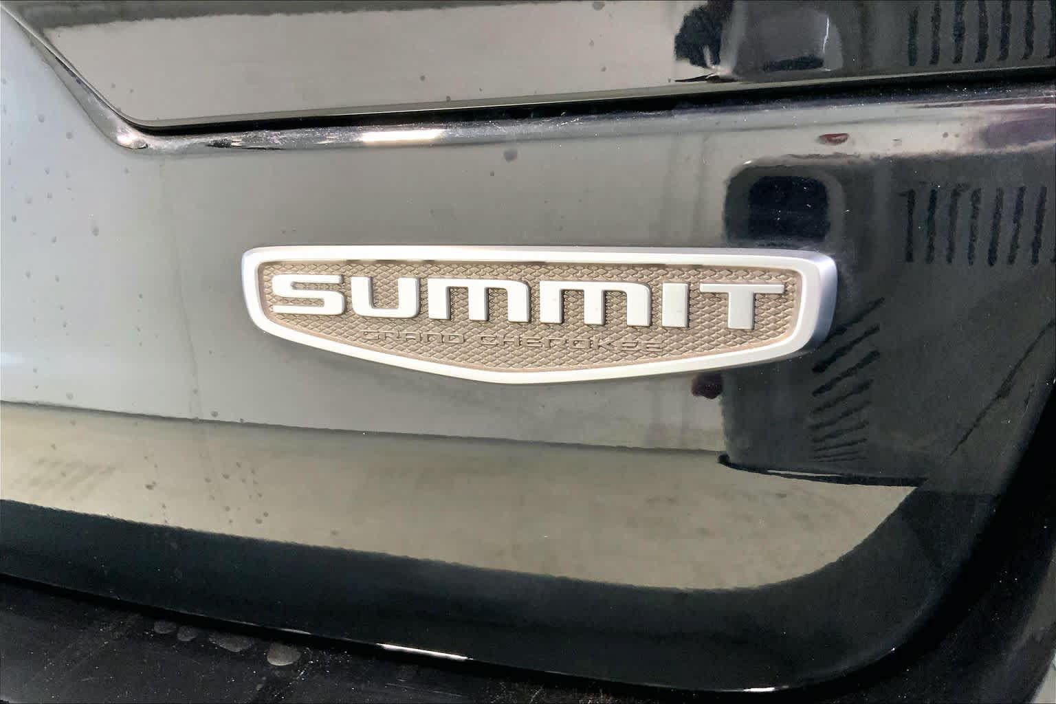 Used 2023 Jeep Grand Cherokee Summit AWD/4WD image 28