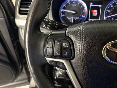 Used 2019 Toyota Highlander XLE image 20