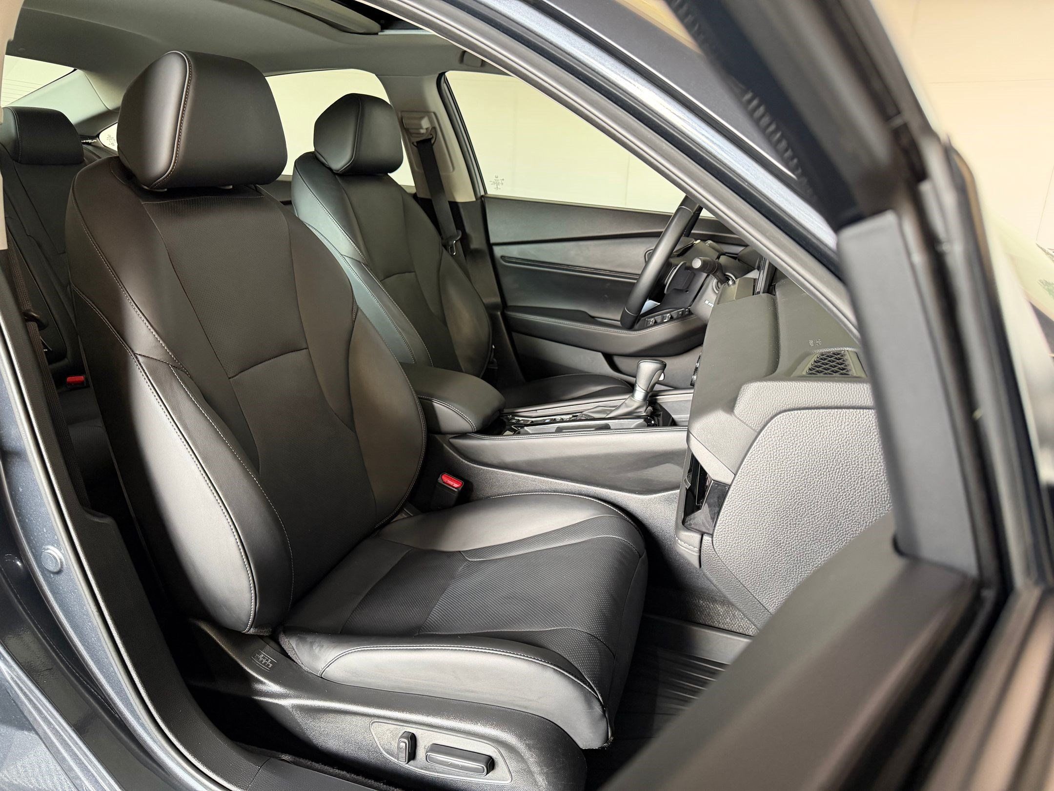 Used 2023 Honda Accord Touring image 29