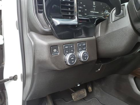 Used 2025 GMC Sierra 2500 SLT w/ SLT Convenience Package image 7