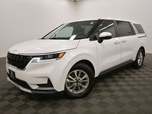 Certified 2024 Kia Carnival LX image 2