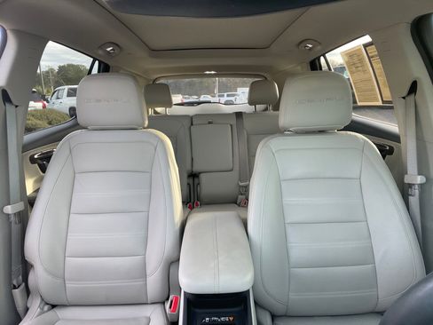Used 2024 GMC Terrain Denali w/ Denali Premium Package image 32