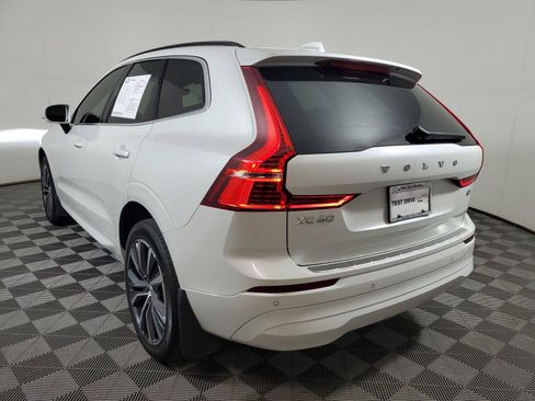 Used 2022 Volvo XC60 B5 Momentum w/ Climate Package FWD image 4