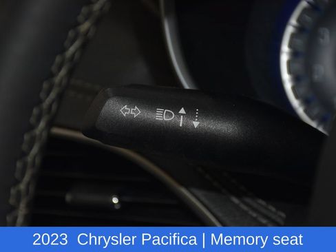 Used 2023 Chrysler Pacifica Limited FWD image 10