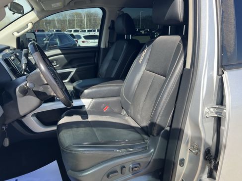 Used 2019 Nissan Titan PRO-4X AWD/4WD image 16