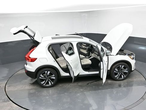 Used 2023 Volvo XC40 B4 Plus w/ Driver Assist Package image 40