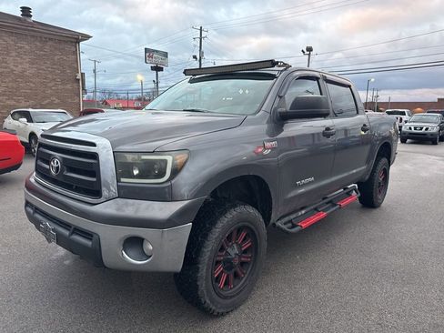 Used 2012 Toyota Tundra 4x4 CrewMax image 4