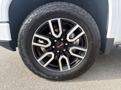 Used 2025 GMC Sierra 1500 AT4 w/ AT4 Premium Package AWD/4WD image 28