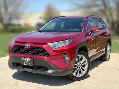 Used 2021 Toyota RAV4 XLE Premium image 1