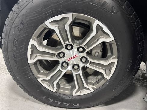 Used 2025 GMC Sierra 1500 SLT image 48