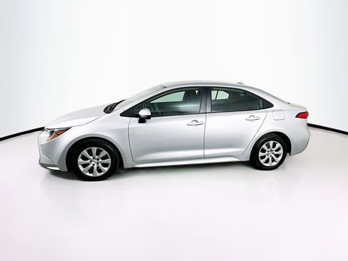 Used 2025 Toyota Corolla LE image 4