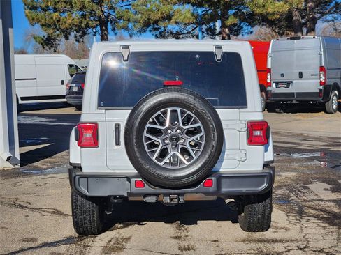 Used 2024 Jeep Wrangler Sahara image 10