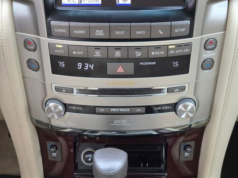 Used 2014 Lexus LX 570 4WD image 19