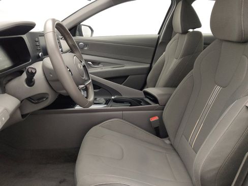Used 2025 Hyundai Elantra Sport FWD image 17