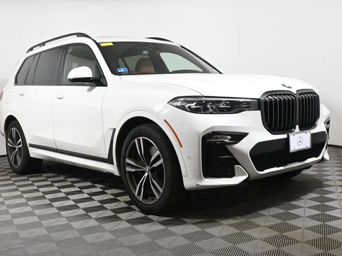 Used 2022 BMW X7 xDrive40i w/ M Sport Package AWD/4WD image 9
