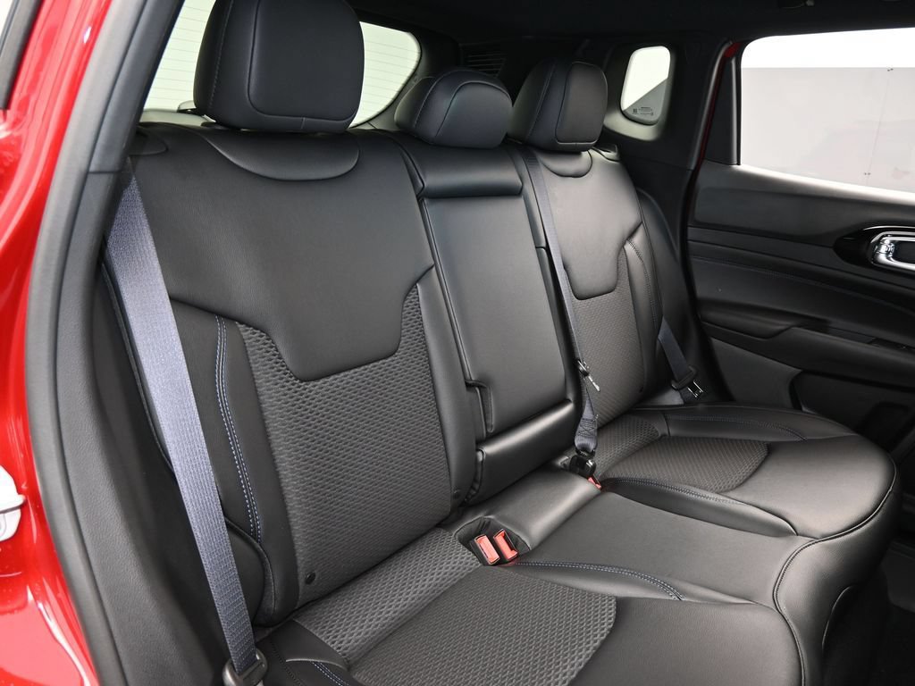 New 2026 Jeep Compass Latitude AWD/4WD image 32