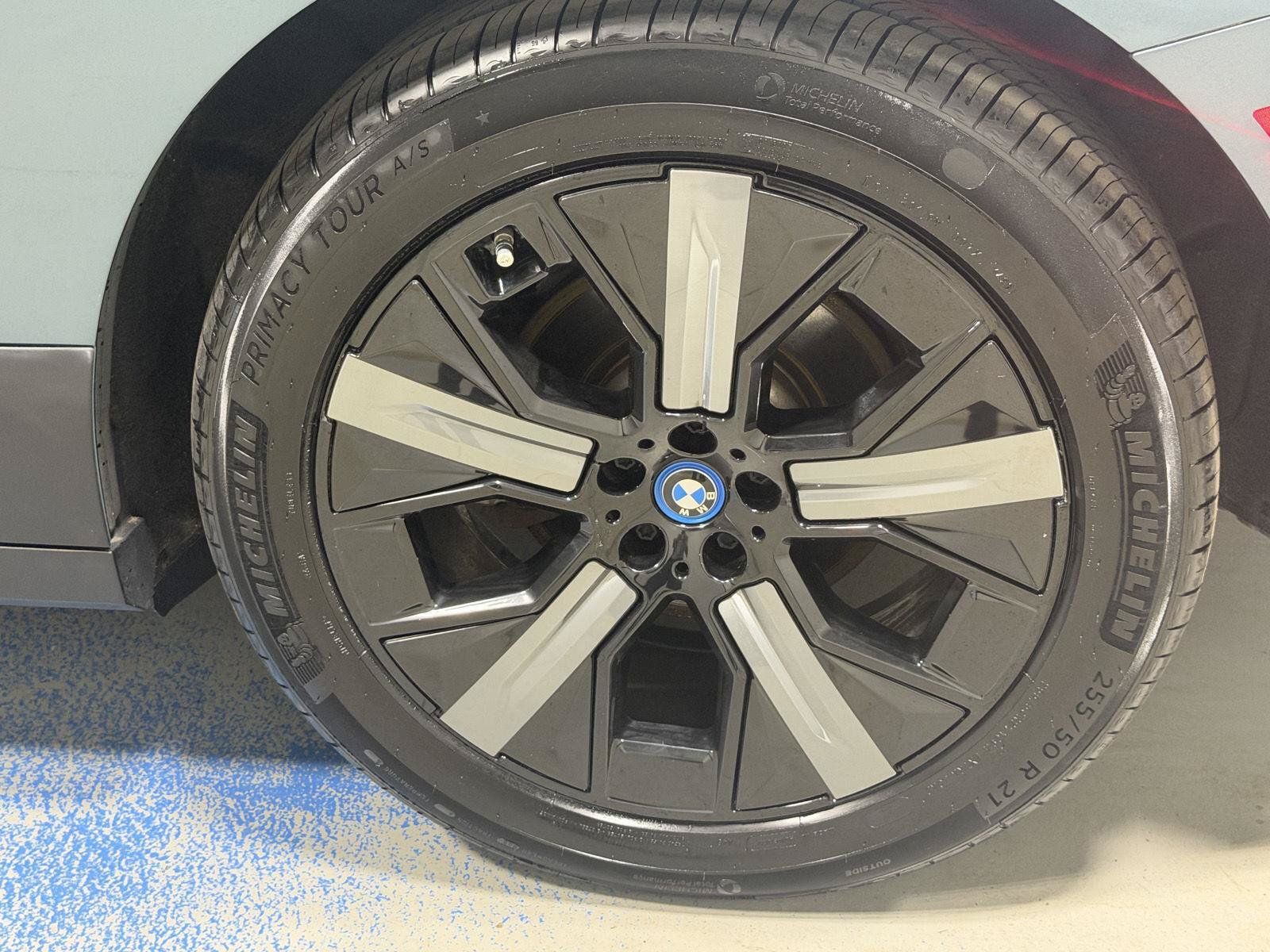 Used 2022 BMW iX xDrive50 w/ Convenience Package AWD/4WD image 36